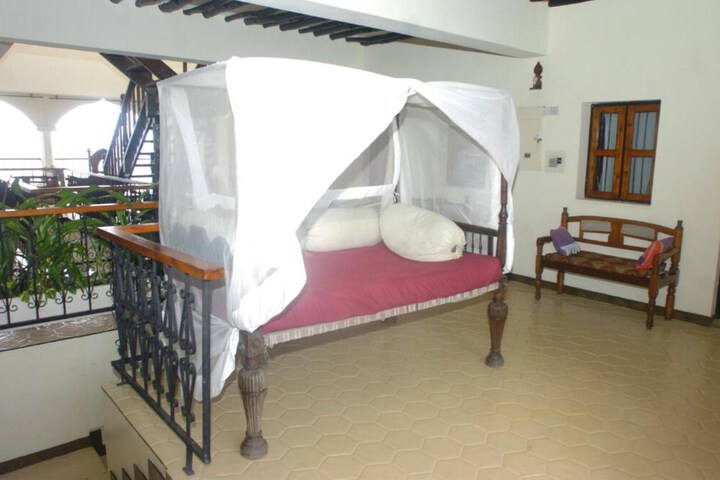 Room 3 of 21