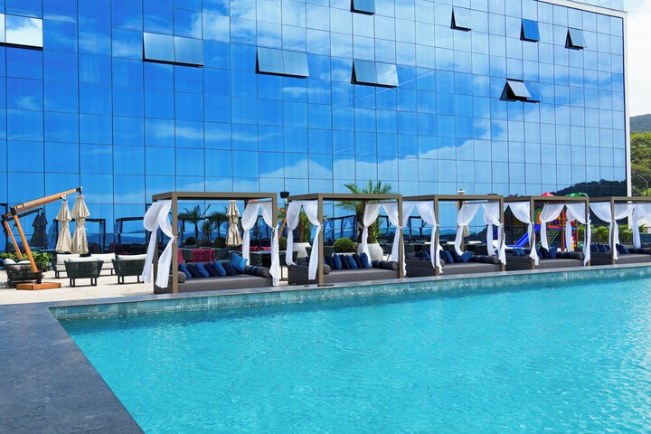 Pool 30 of 58
