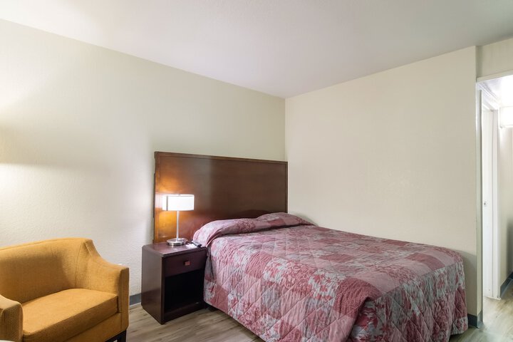 Room 10 of 25