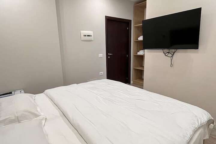 Room 3 of 146