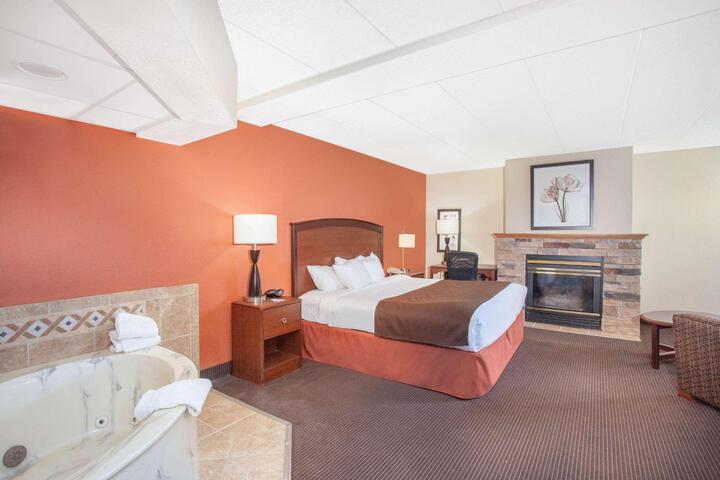 1 King Bed Accessible (14 of 20)