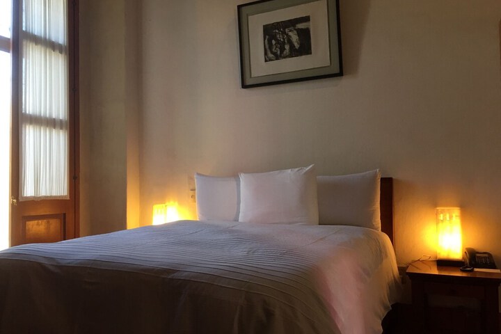 Room 42 of 123