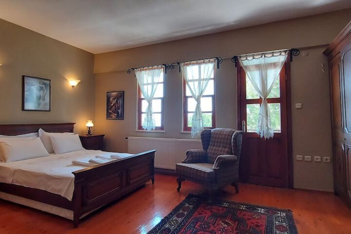 Room 6 of 44