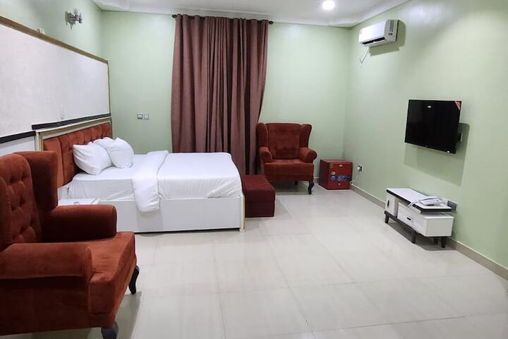 Room 11 of 24