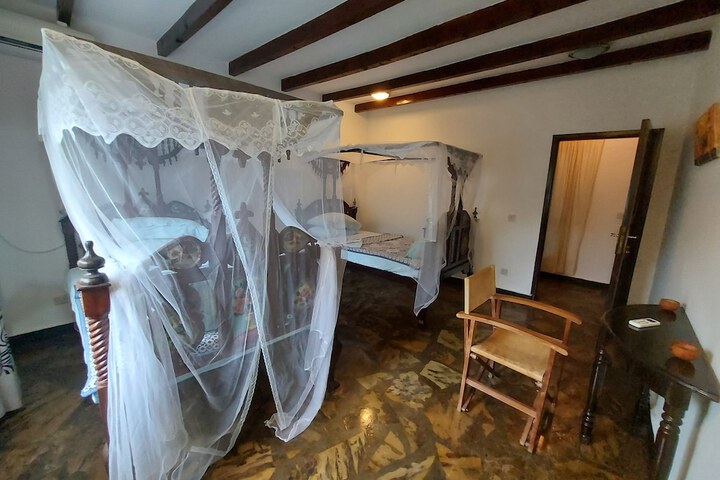Room 12 of 52