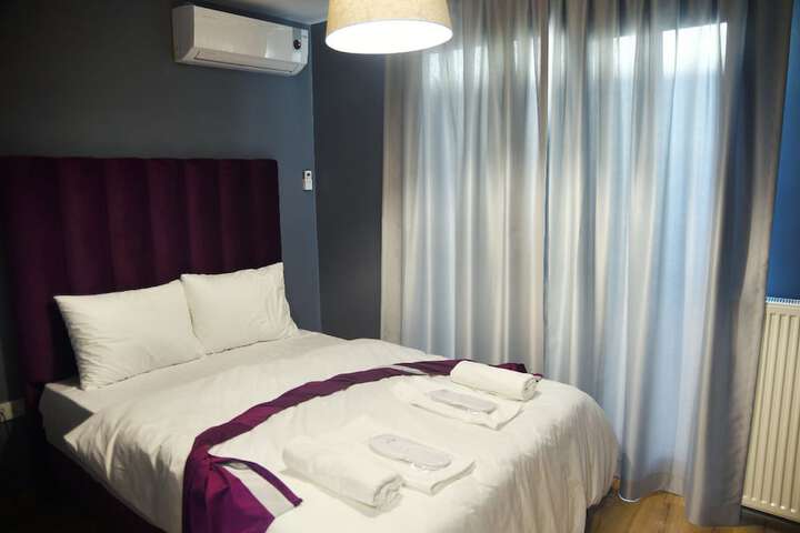 Room 10 of 25