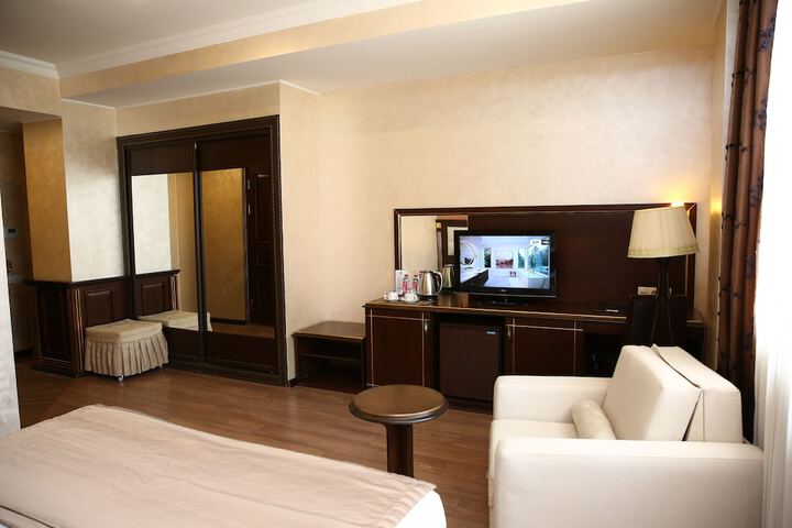 Room 25 of 122