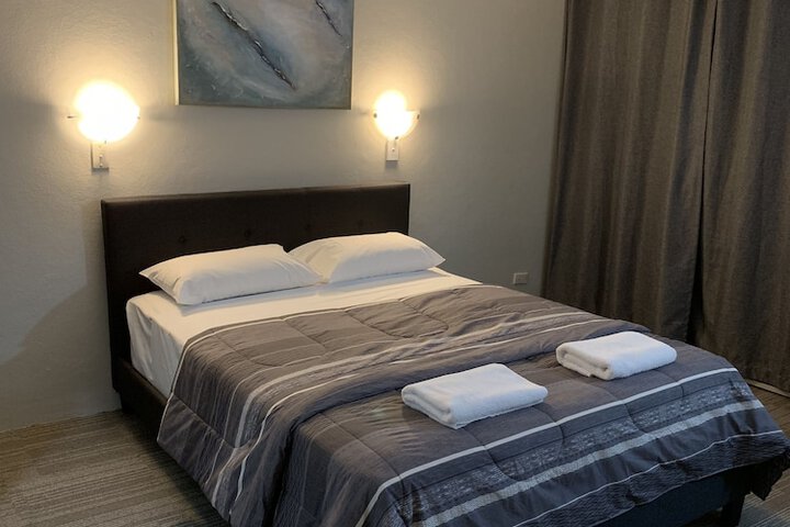 Room 2 of 37