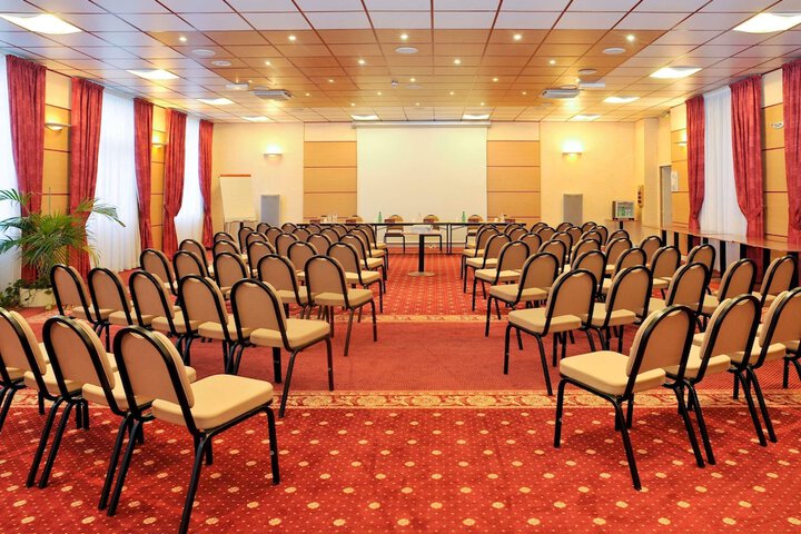 Ballroom/Hall 61 of 78