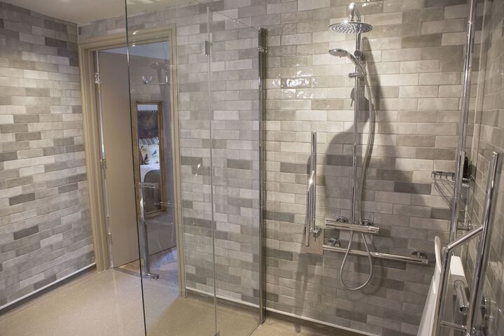 Room 45 of 150