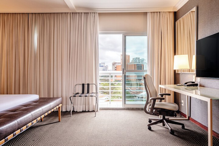 Room 73 of 240
