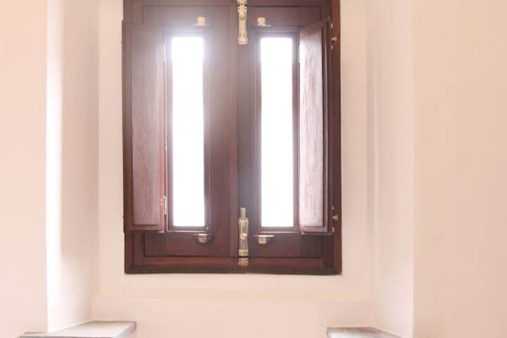 Room 6 of 25