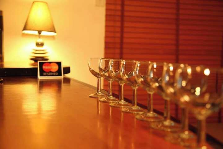 Lounge 7 of 24