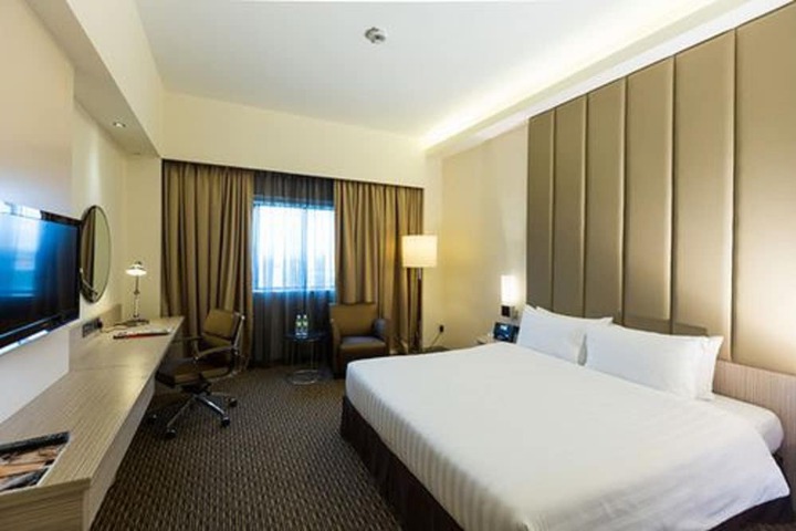 Room 7 of 33