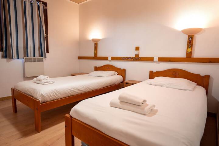 Room 4 of 25
