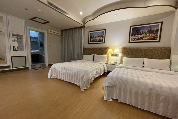 Room 4 of 68
