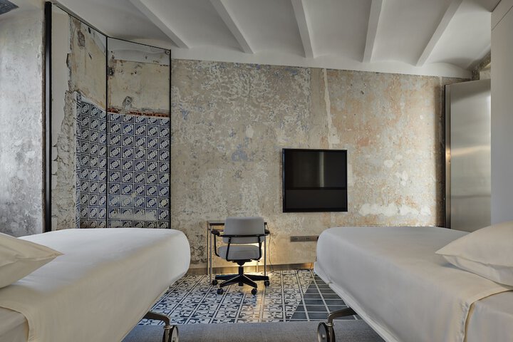 Room 21 of 71