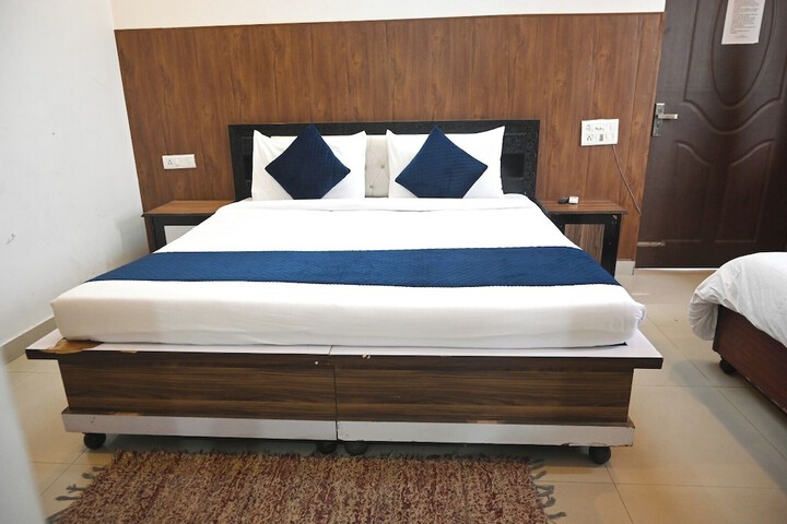 Room 11 of 26