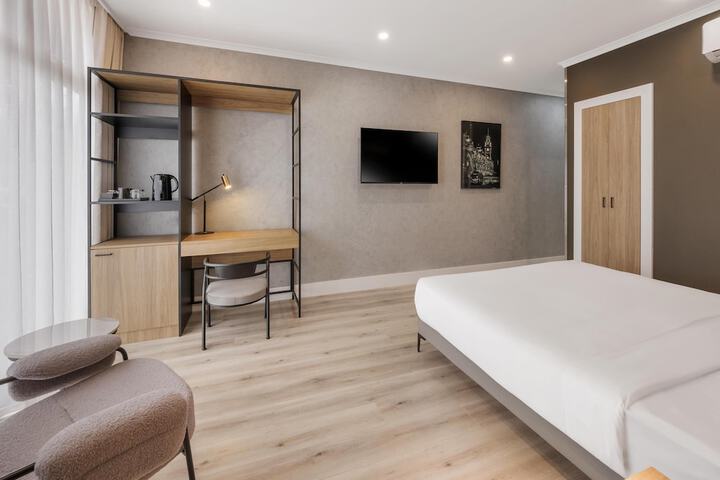 Room 16 of 38
