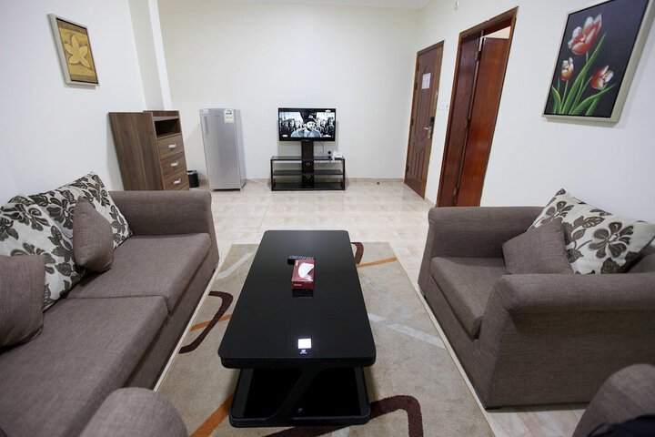 Lounge 37 of 63