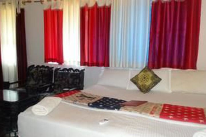 Room 13 of 19