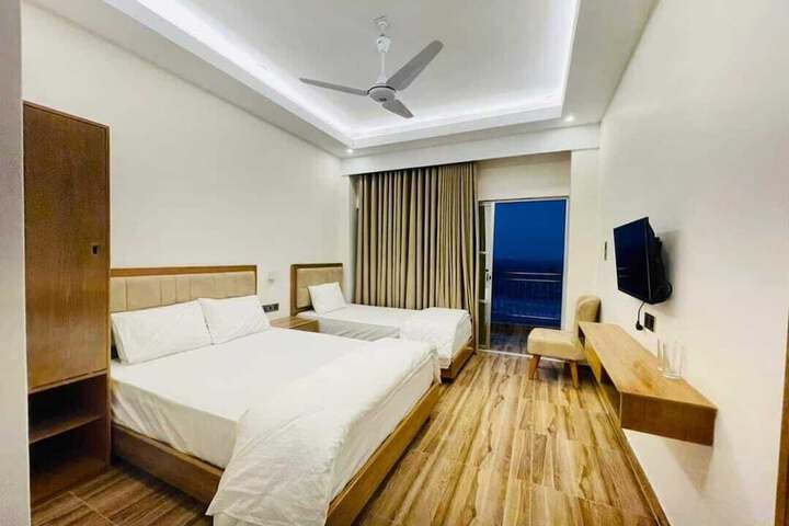 Room 4 of 11
