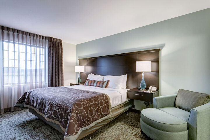 1 Queen 1 Bedroom Suite Comm Mobility Accessible (35 of 39)