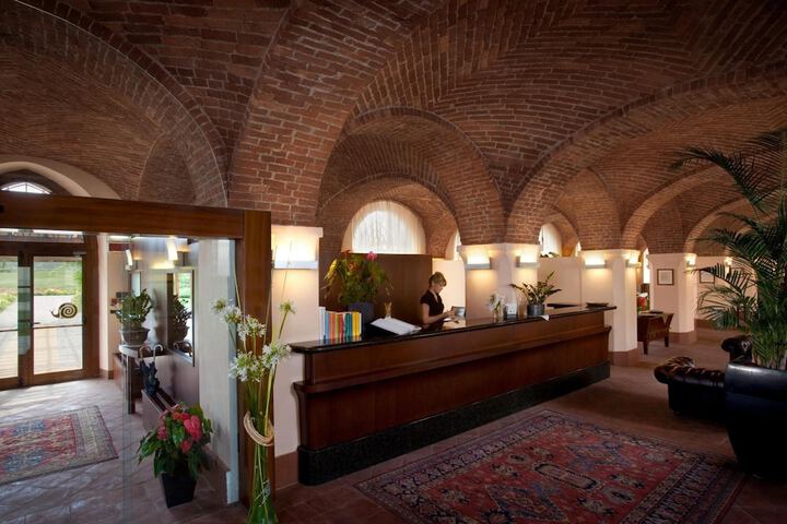 Entrance & Lobby
