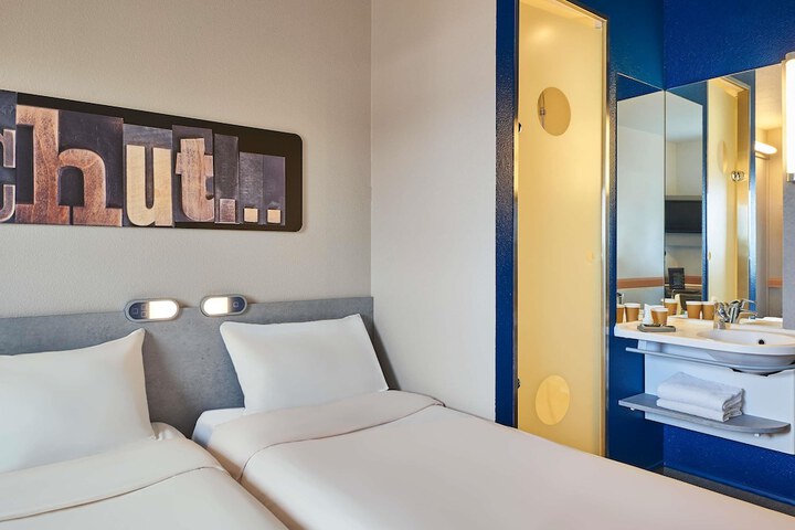 Room 13 of 42