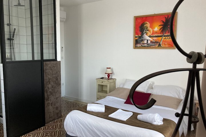 Room 3 of 16