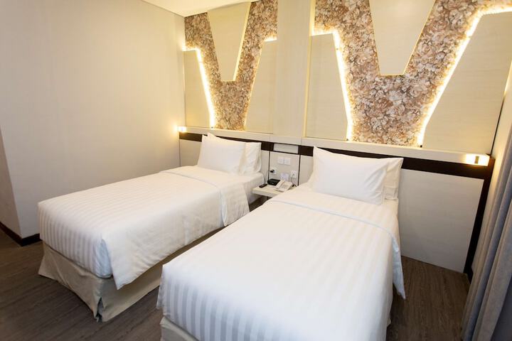 Room 10 of 62