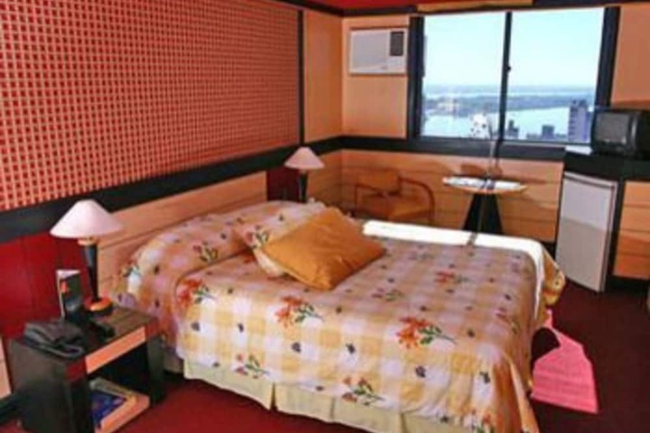 Room 13 of 38