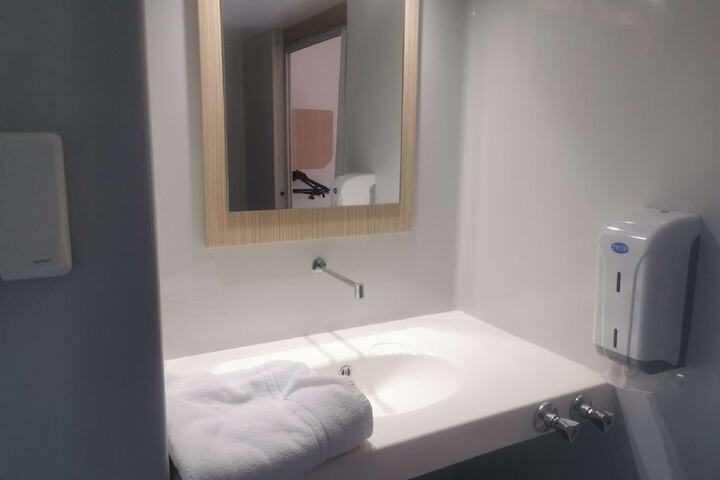 Room 6 of 25