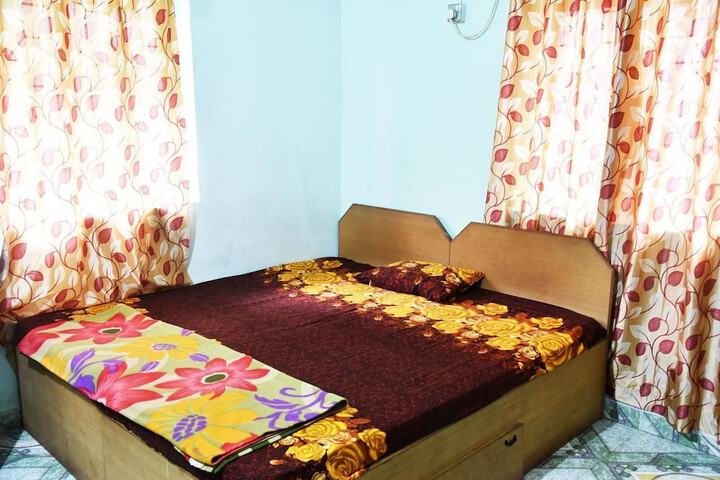 Room 4 of 8