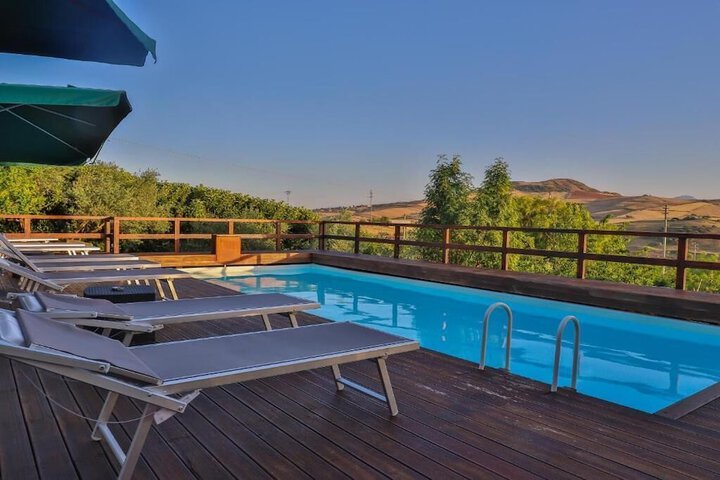 Pool 11 of 41