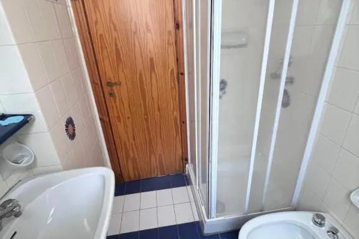 Room 7 of 14