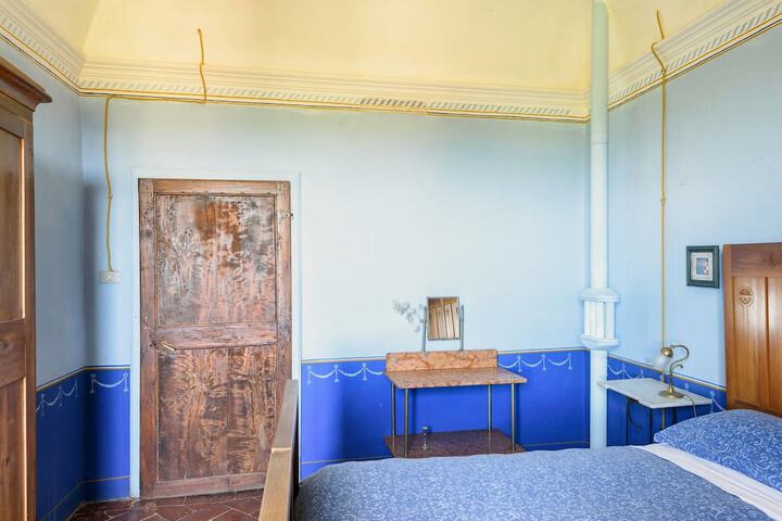 Room 16 of 22