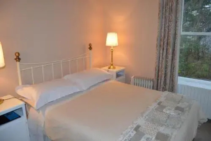 Room 4 of 12