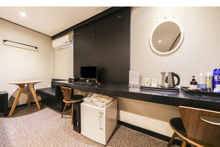 Room 14 of 42