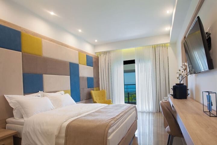 Room 4 of 97