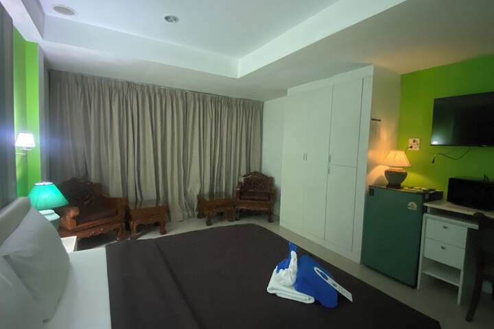 Room 27 of 77