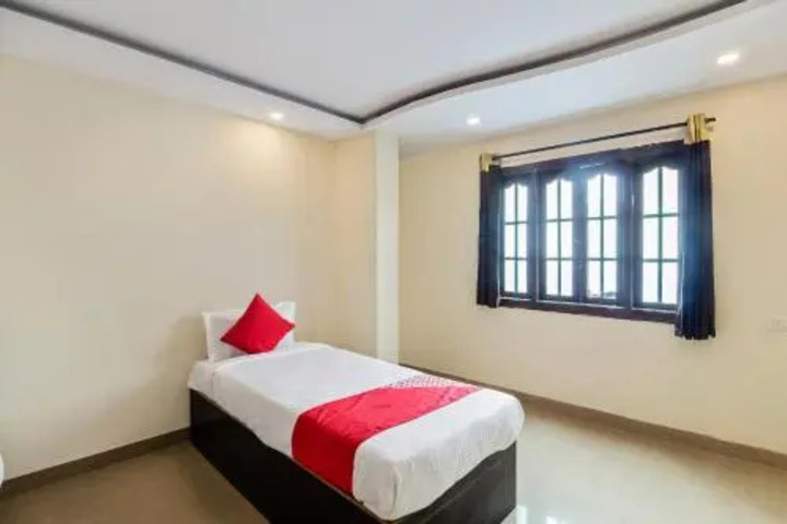 Room 2 of 3