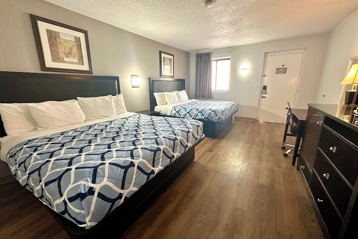 1 King Bed (8 of 13)