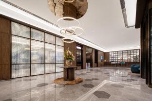 Crystal Hotel Qingdao The Mall of Splendors