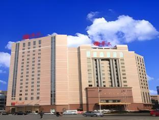 Exterior of Yiyang Huatian Hotel