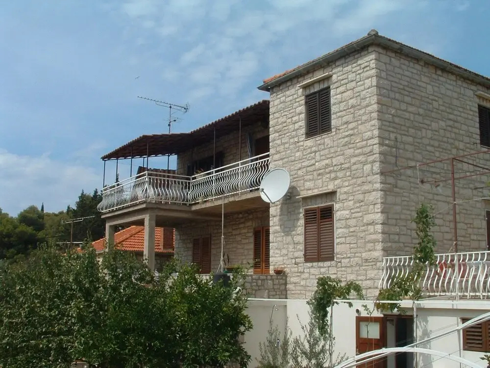 Milo 50m From the sea A1