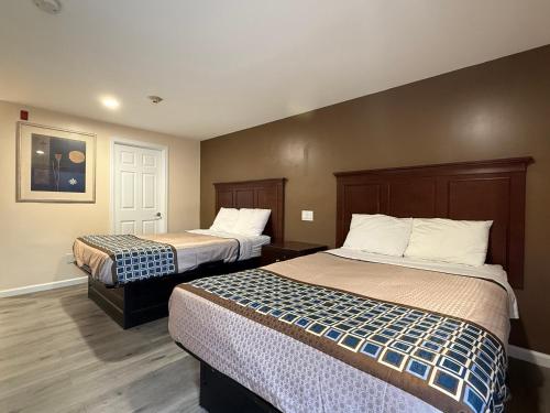 Travelers Motor Lodge