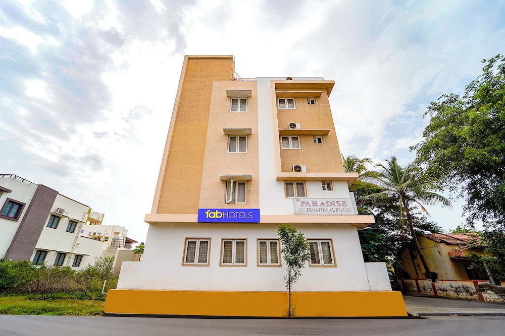 Fabhotel New Paradise Inn