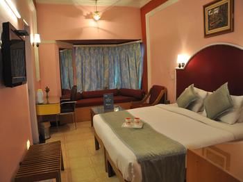 OYO Premium Frazer Road