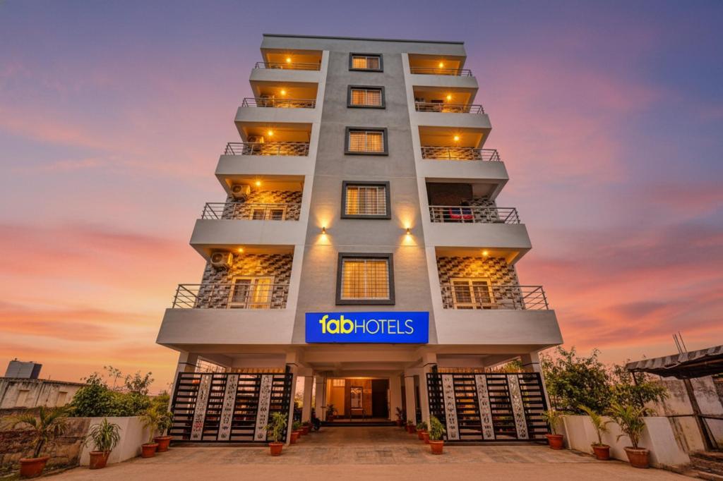 Fabhotel Hide Inn